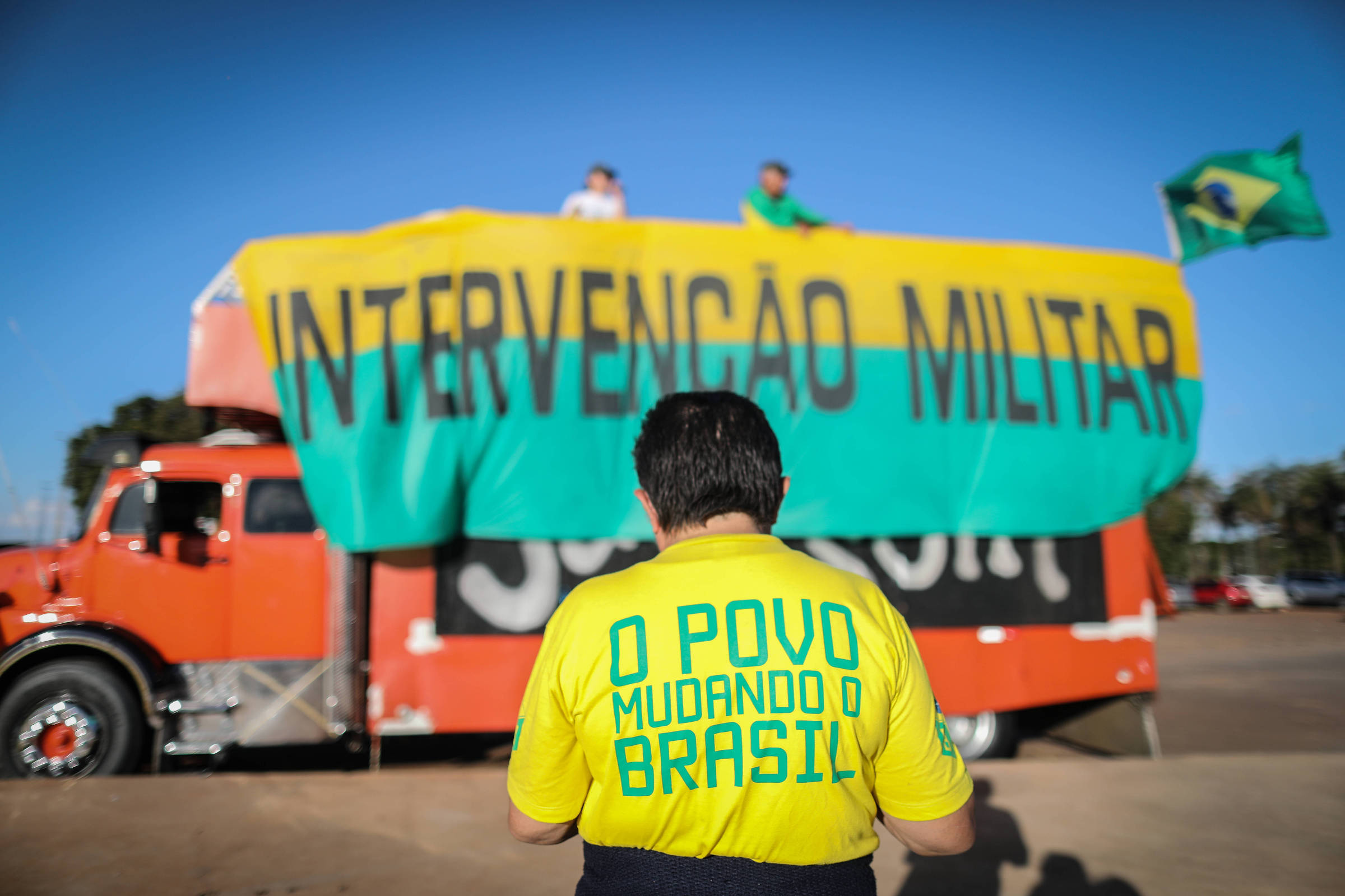 Bolsonaro pede ao Supremo que ignore parecer de Temer sobre caminhoneiros